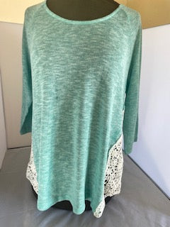Light Weight Top w Lace Detail!